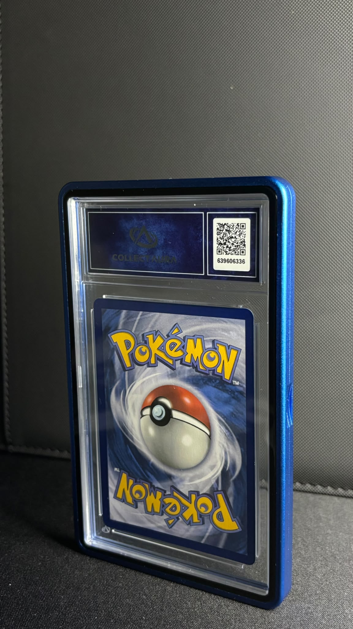 Étui Magnétique pour Carte Gradée TCG — Aluminium & Fermeture Magnétique