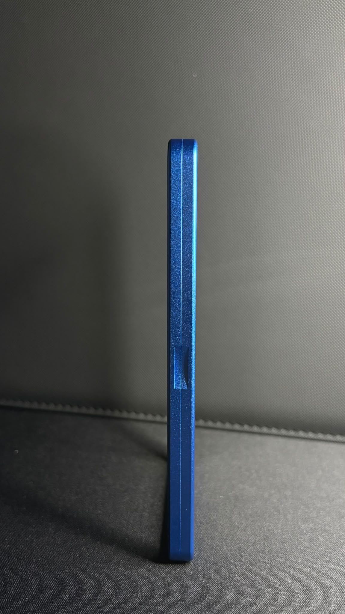 Étui Magnétique pour Carte Gradée TCG — Aluminium & Fermeture Magnétique