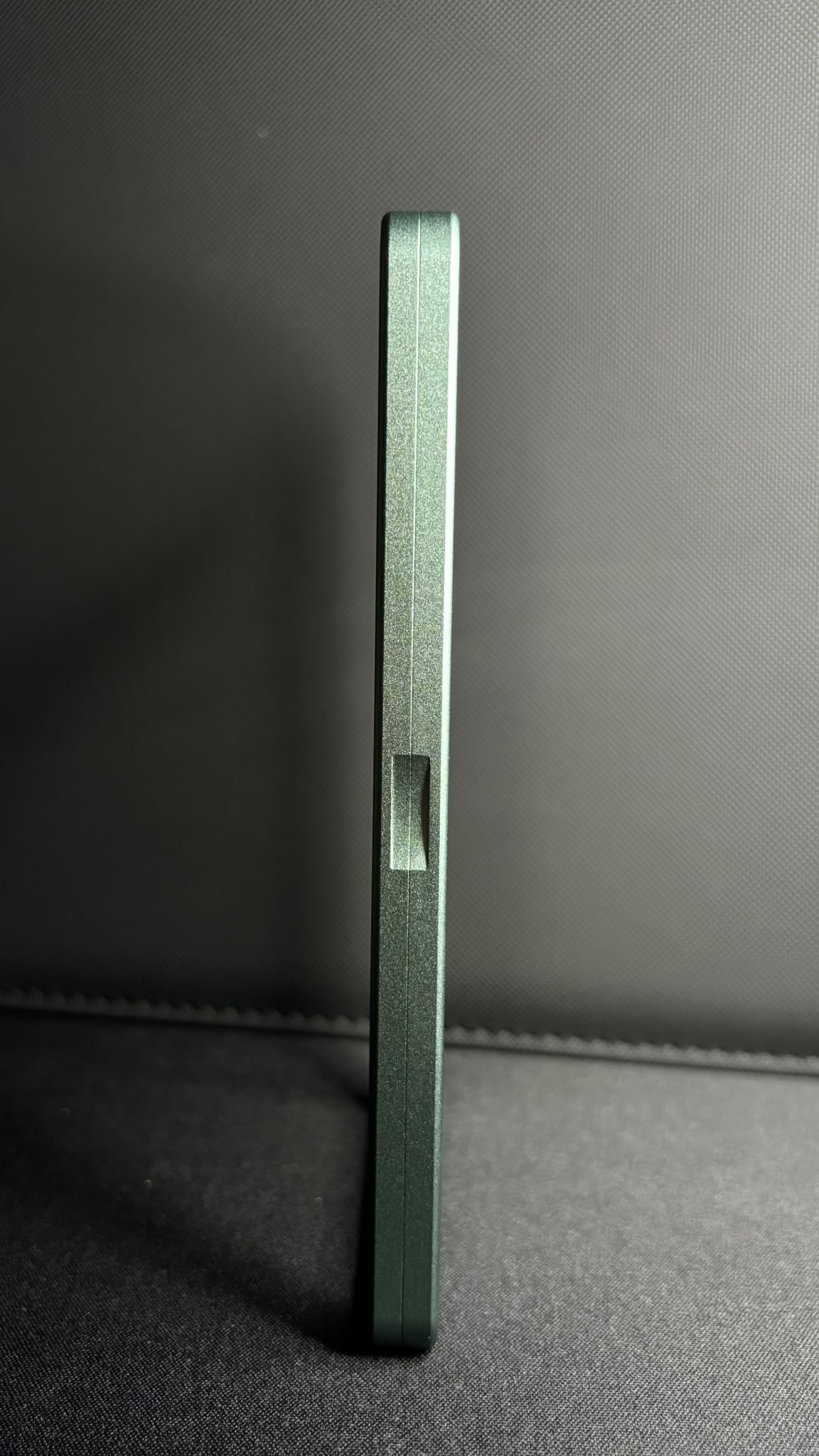 Étui Magnétique pour Carte Gradée TCG — Aluminium & Fermeture Magnétique