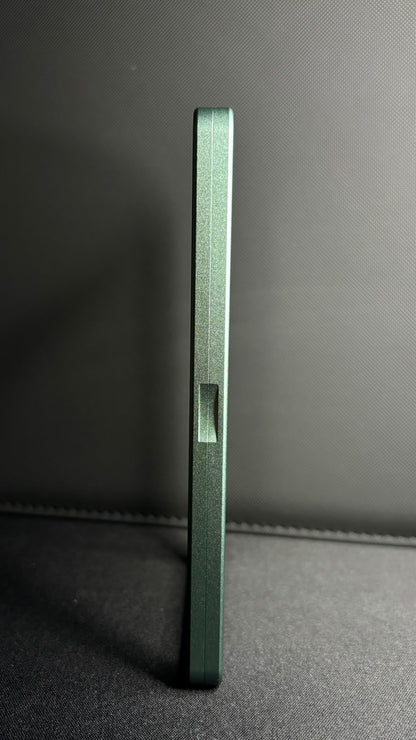 Étui Magnétique pour Carte Gradée TCG — Aluminium & Fermeture Magnétique